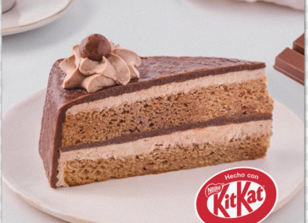 TARTA CON KIT KAT